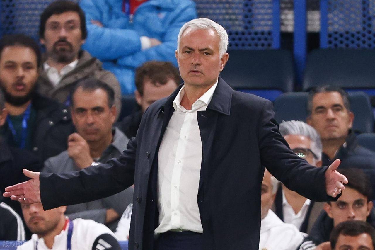 刺激夜：62岁穆帅率队2-0晋级，法甲领头羊3-3遭阻击，本泽马失点